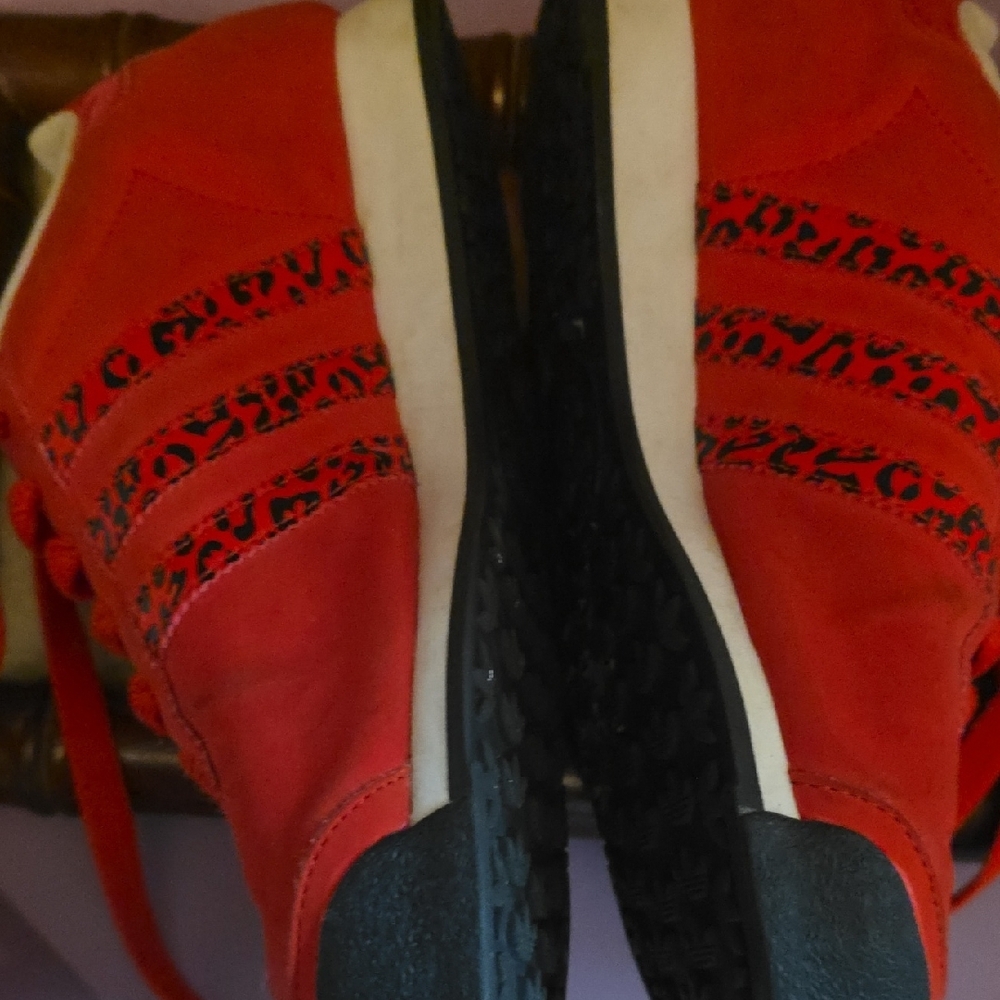 Vintage Adidas Samoa Red and Black Women's Sneakers - Picture 4 of 5